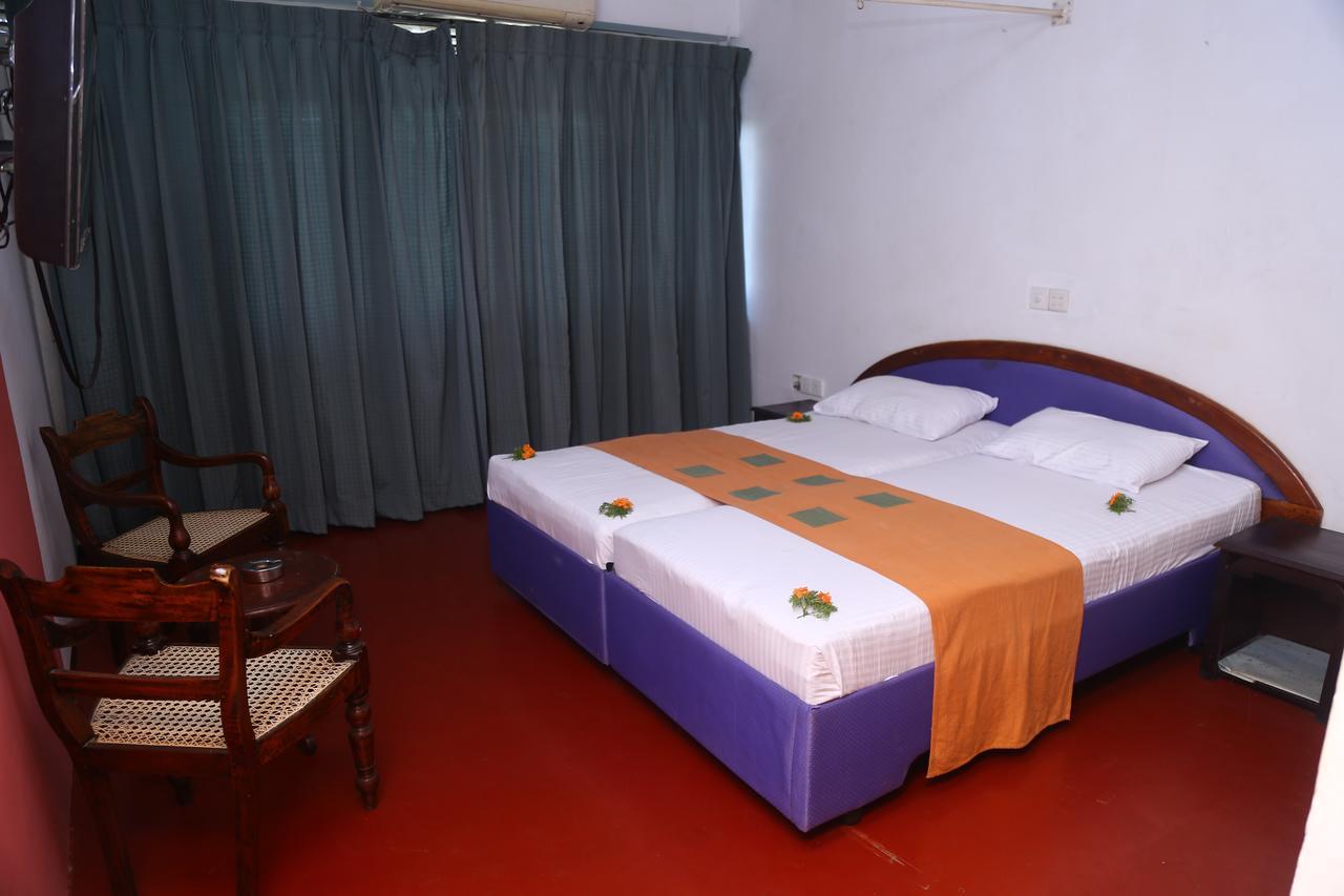 Nilani Hotel 拉特纳普勒 外观 照片