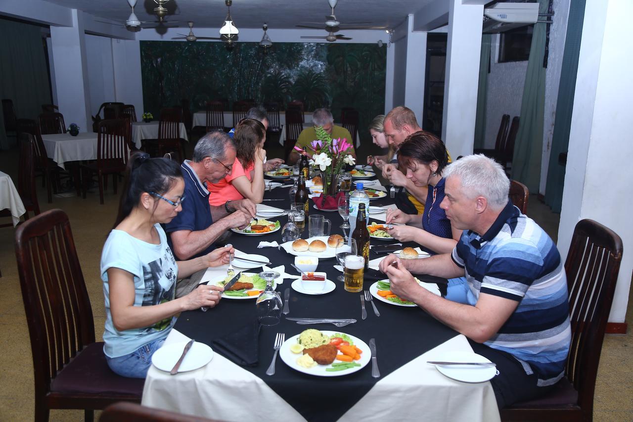 Nilani Hotel 拉特纳普勒 外观 照片